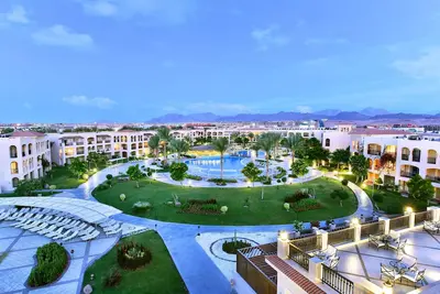 Image de Resort-Style Family Vacation: Three Rooms, Spa, Games, Pool Bar & Beach Access