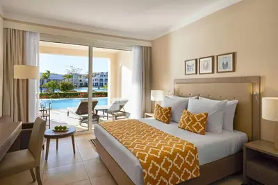 Image de 2 Swim-Up Rooms in Tranquil Adults-Only Setting + Spa & Private Beach