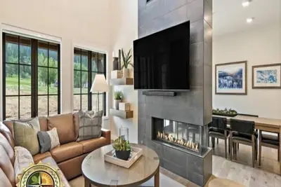 Image de Edge Of Powder|Ski In/Out | Private Hot Tub