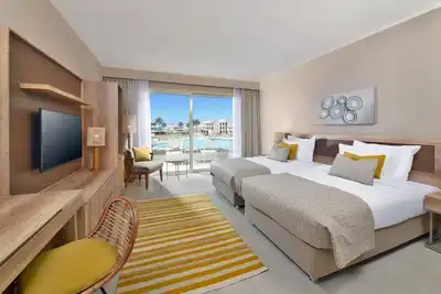 Image de Sophisticated Suite w/ Incredible Sea View + Sunset Glow l 2 Pool-view Rooms