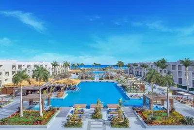 Image de Scenic Coastal Suite w/ Balcony + Easy Beach Access l 3 Family & Pool-view Rooms