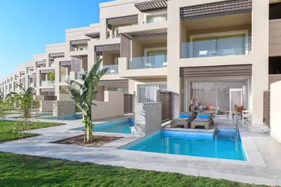 Image de Elegant Executive Stay for Groups | 2 Suites w/ Swim-Up Pool Access & Lounge