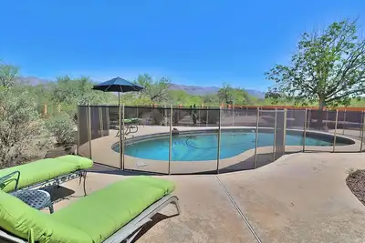 Image de Tomahawk Ranch with Western charm and beautiful mountain views