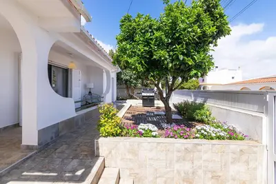 Image de Villa 'Casa Das Laranjeiras - Portimão' avec vue sur la montagne, jardin privé et Wi-Fi