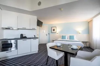 Image de Explore Vibrant Ostend on Your Stylish Room | 2 Family Ready Stays | Near Beach