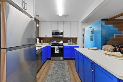 Image de Underwater Home w/Game Room ~6 min to Stadium & Dt