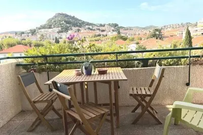 Image de T2, 4 pers max, proche centre-ville avec vue, terrasse et parking privé