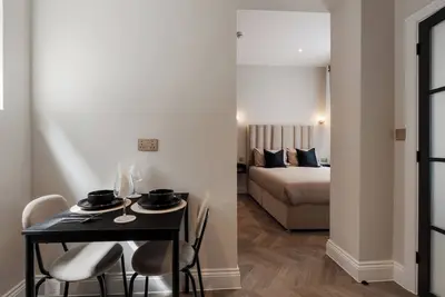 Image de Bold St | Sofa Bed | Kitchenette & Dining Room