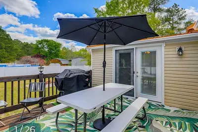 Image de \"Coastah\" Retreat\nJET Tub for 2\nFIREPIT/Grill\nFenced Yard \nShort drive to Beach