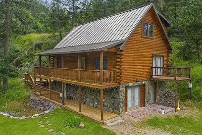 Image de Beautifully Renovated Property Just off Highway Close to Trails and Lead!