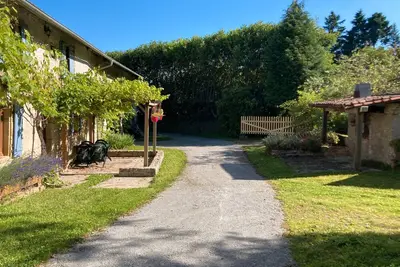 Image de Maison de campagne 'Chez Bonneau' avec terrasse privée et jardin partagé