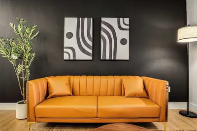 Image de Boulevard Stays Luxe 2br by the Stadium Pool, Parking, Gym 10