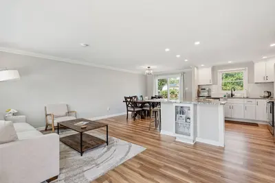 Image de Renovated 3br | Near Sandy Point Beach