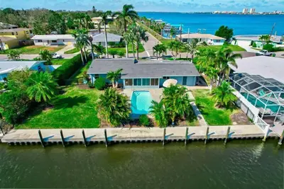 Image de River House Retreat — Canal Views and Poolside Bliss!