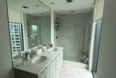 Image de Edgawater midtown beautiful 2 bedroom condo available for rent