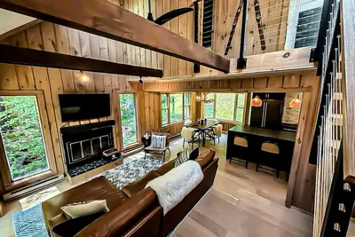 Image de The White Birch • Cozy Luxe Ski Cabin • 7 min to Mount Snow