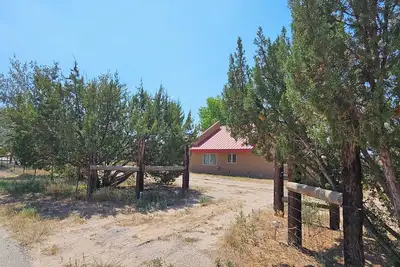 Image de Centrally-located, sweeping mountain views!