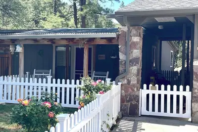 Image de Charming bungalow in peaceful Prescott National Forest with Ac