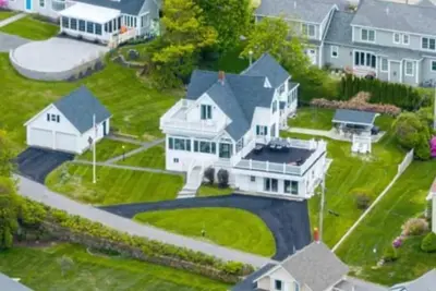 Spacious 7 Br ocean view retreat - stunning views!