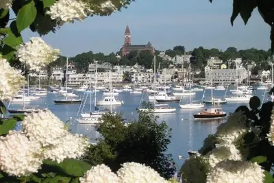 Image de Refined Comfort in the Heart of Marblehead