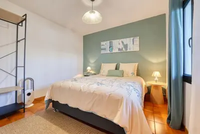 Image de Petite Kaz créole avec jardin arboré, jaccuzi, proche de la plage de Grande Anse