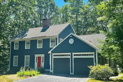 Image de Charming Coastal Retreat in Kennebunk – Quiet Neighborhood, Walk to Town!