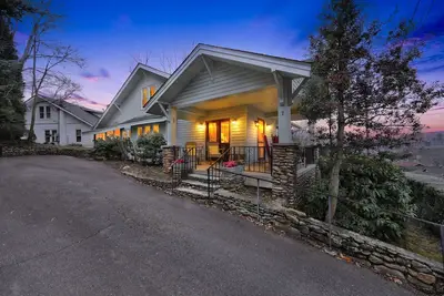 Image de Classic 5br | Steps to Lake~Pool~Tennis~Golf