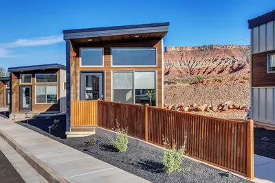 Image de Zion Retreat: Ada-Friendly Tiny Home w/ King Bed, Full Kitchen & Kids Loft #18