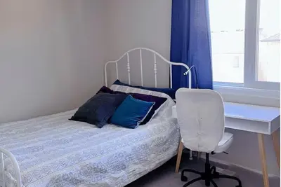 Image de Luxury cozy bedroom private bath, in large house Calgary-Uc, Lrt, Sait