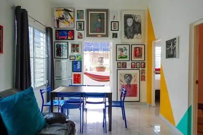 Image de Art House Steps From the Beach, City & Nightlife