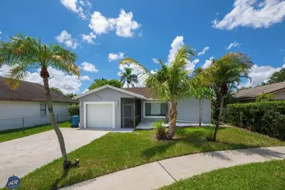 Image de Private 4br 2 Ba Lakeview / Game Room / Mins to Sawgrass Mills
