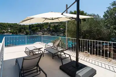 Image de Belle maison à Rogac avec WiFi