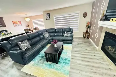 Image de Beautiful Stay A/C at Ellerslie @ Charlesworth in Edmonton Ab