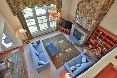 Image de Stonefire Chalet at Topridge | 4br Luxury Ski-In/Ski-Out Retreat, Sleeps 8