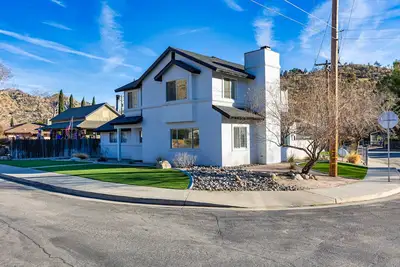 Image de Charming 3-bedroom house in delightful Kernville with Ac