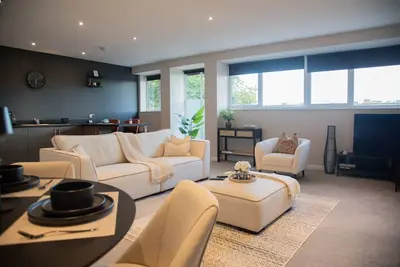 Stylish contemporary 2-Bed Flat