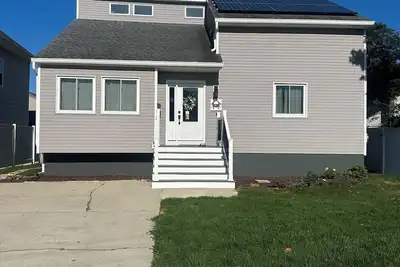 Image de Beautiful Modern Beach House, across from Golf Course, Spacious Backyard