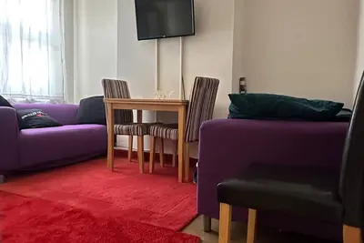 Image de Curzon St - 4 Beds, Sleeps 7 with Street Parking