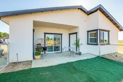 Image de Lincoln Home w/ Private Patio: 9 Mi to Dtwn!