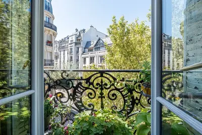 Image de Authentic Paris Nest Steps from Montmartre
