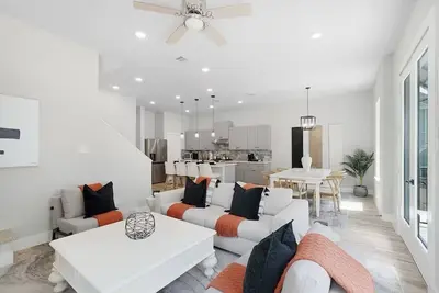 Image de Heights House • Centrally Located • Luxury