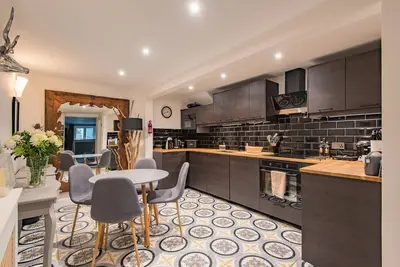 Image de Regency Apartment  -  a holiday let that sleeps 4 guests  in 2 bedrooms