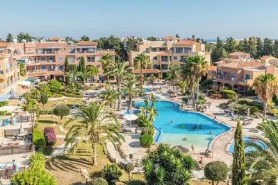 Image de Stylish 2br in Limnaria Gardens and short walk to beach, shops & Paphos Harbour