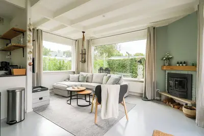 Image de Cosy vacation home in Alexanderpark, with a sunny terrace and lots of privacy, close to the beach and the town center.