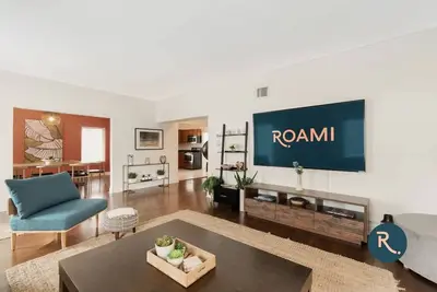 Image de Roami at Bayview Place | Penthouse | Tub | 6 Bed