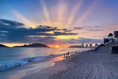 Image de Luxurious Minimalist Apartment in Mazatlán's Historic Center
