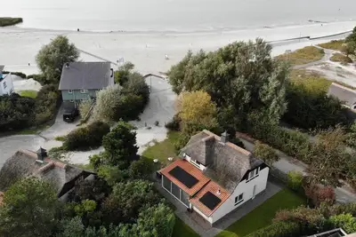 Image de Luxury Dune Villa Deluxe Xl for 6 persons with a private sauna and whirlpool, situated at Beach Resort Makkum on the IJsselmeer.