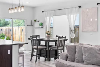 Image de Charming 3br in Shafter with Backyard & Garage