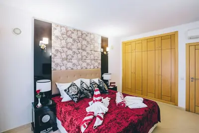 Image de Relaxing Getaway Awaits! Spacious Suite, Kitchenette, Indoor and Outdoor Pools!