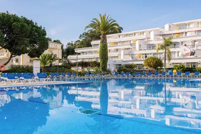 Image de Family Fun by the Ocean: Sunny Paradise in Praia da Oura w/ Pool & Free Parking